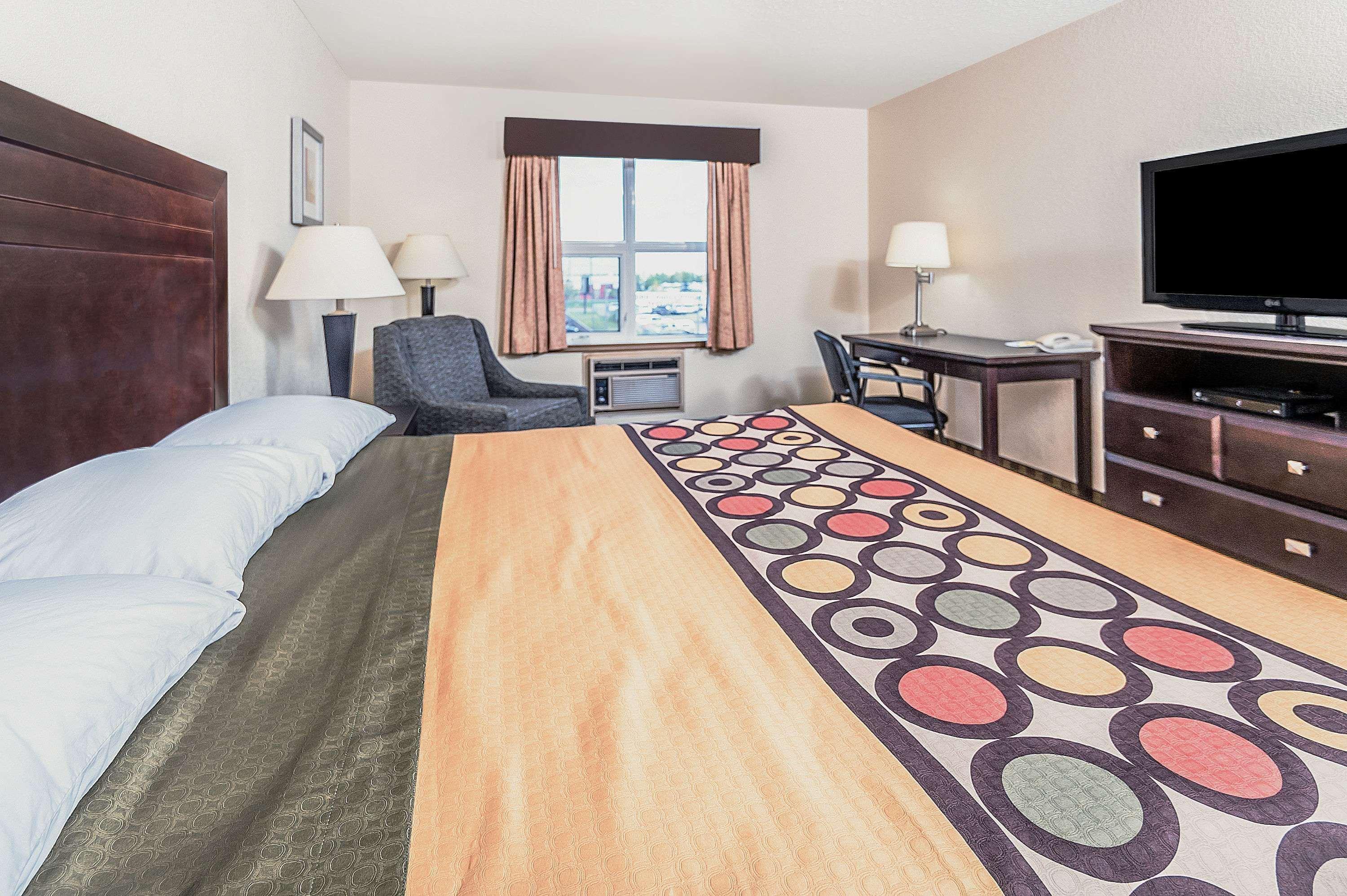 Отель Super 8 By Wyndham Calgary/Airport Экстерьер фото