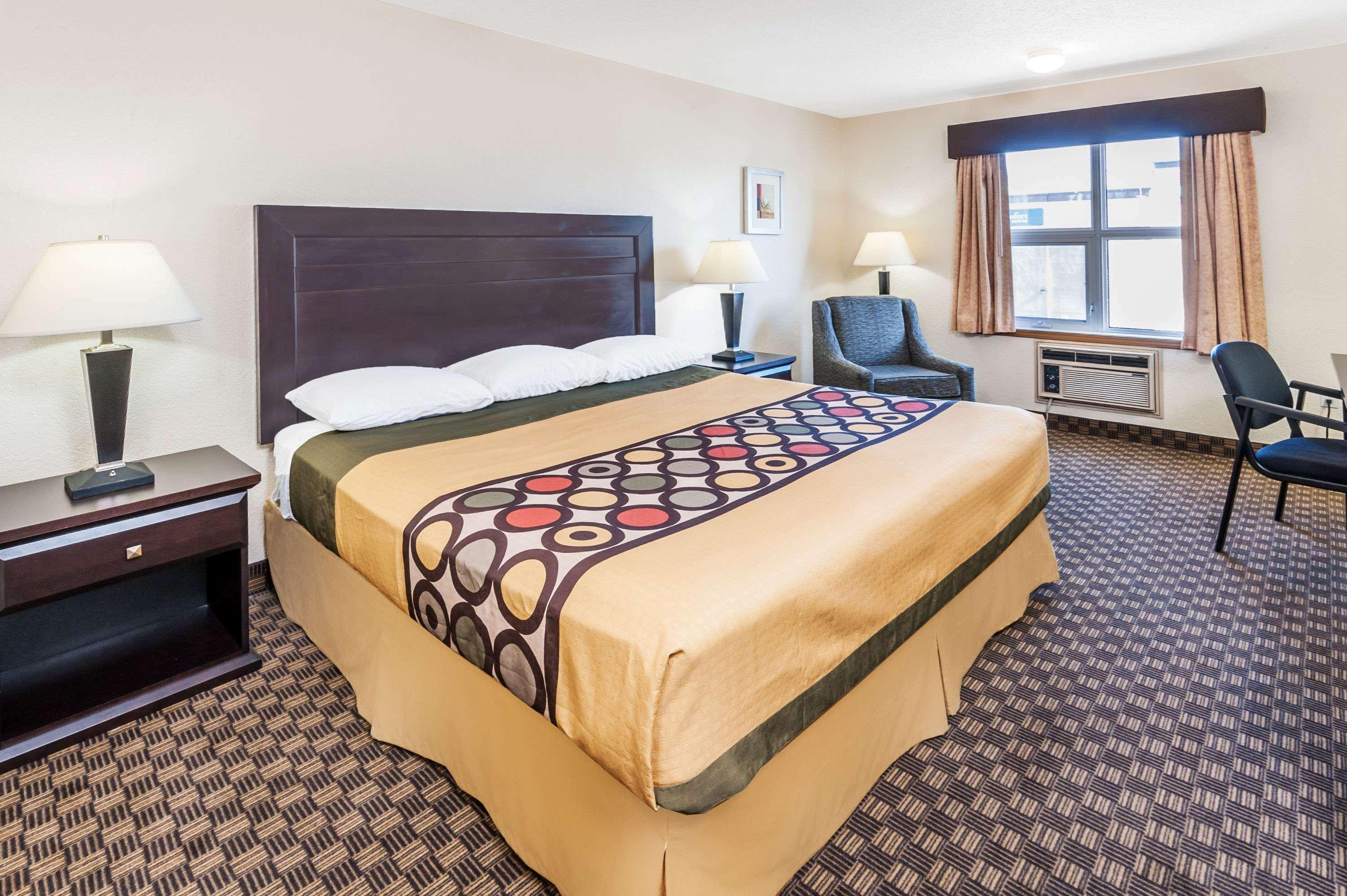 Отель Super 8 By Wyndham Calgary/Airport Экстерьер фото