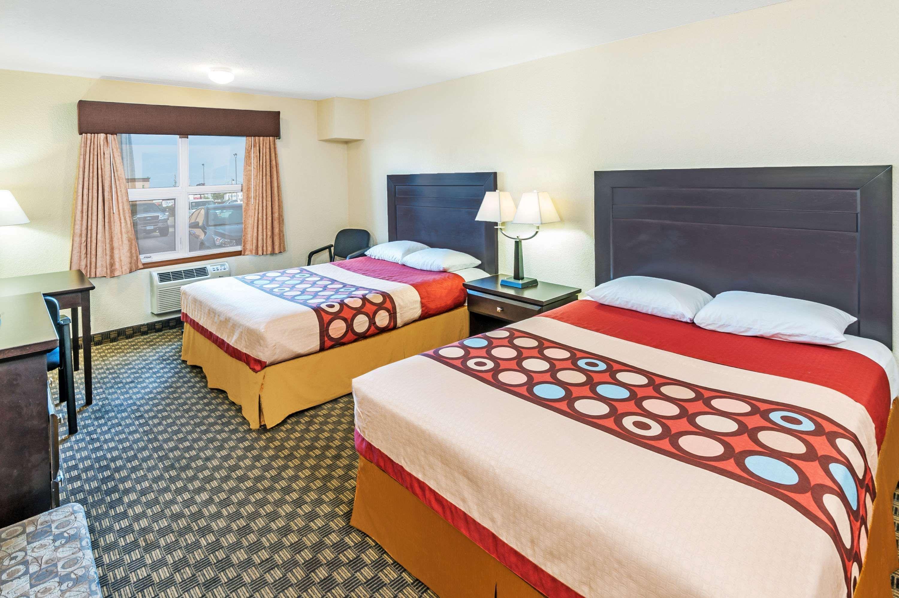 Отель Super 8 By Wyndham Calgary/Airport Экстерьер фото